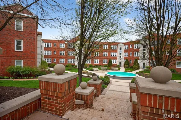 $230,000 | 7745 Kingsbury Boulevard, Unit 22, St. Louis, MO 63105