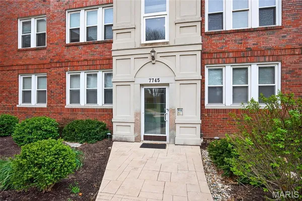 $230,000 | 7745 Kingsbury Boulevard, Unit 22, St. Louis, MO 63105