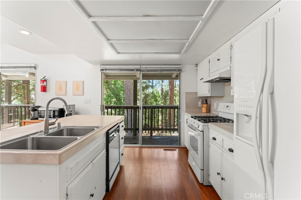 676 Rhine Road Lake Arrowhead, CA 92352 - Photo 6 of 20 a kitchen with stainless steel appliances a sink stove and cabinets