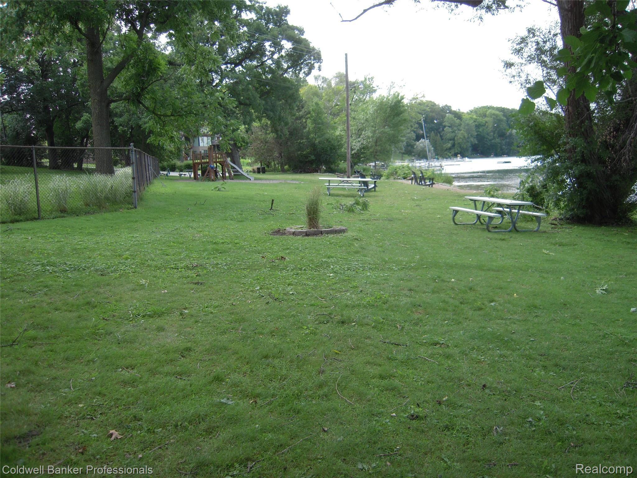 1967 Kemp Road Bloomfield Hills, MI 48302 - Photo 43 of 47 DSCN3276.JPG