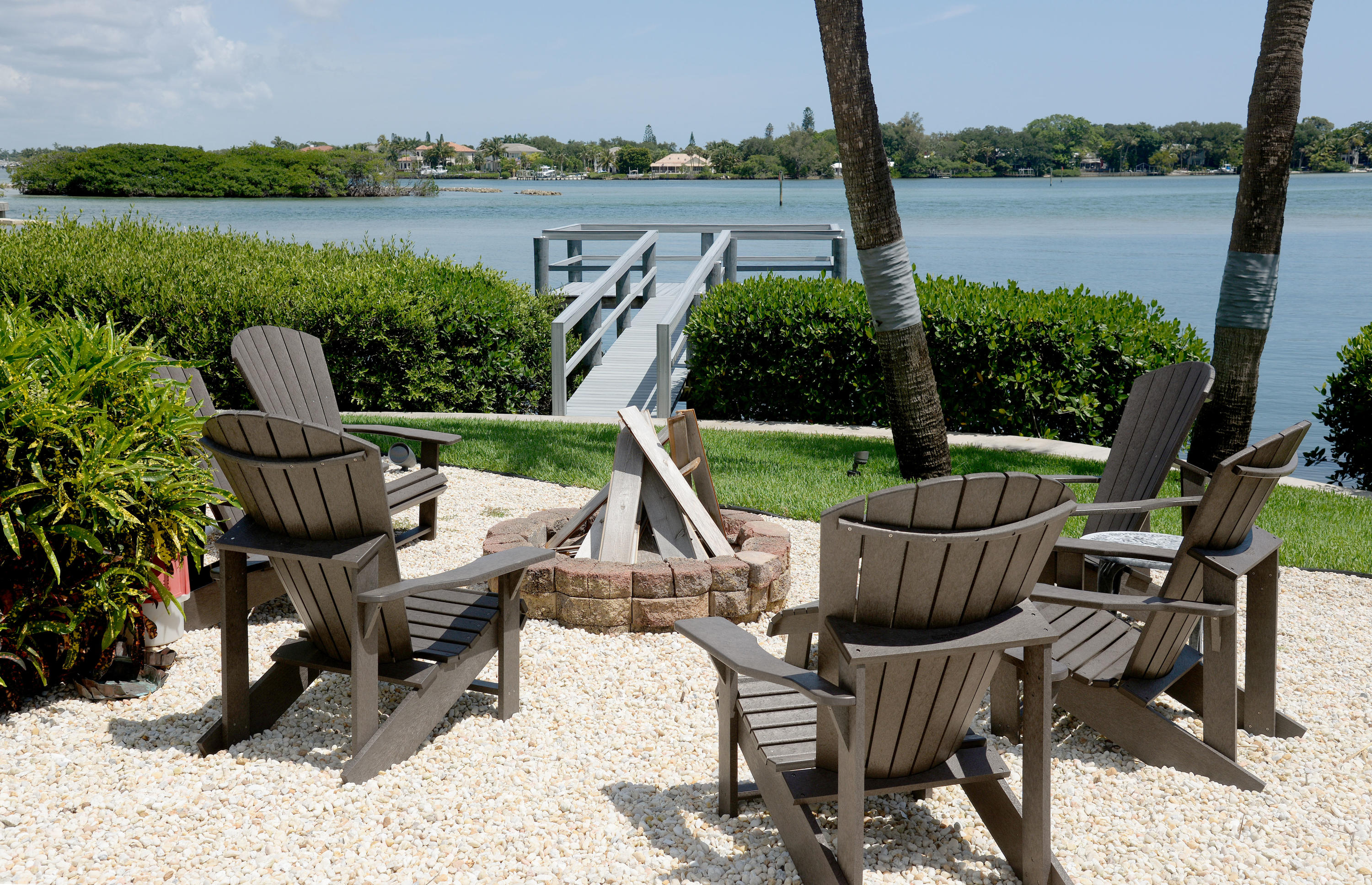 207 Killane Drive Jupiter, FL 33458 - Photo 23 of 59 207 Killane firepit