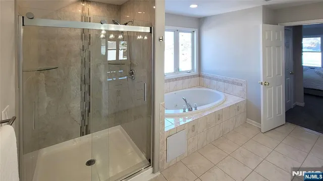 $624,900 | 5 Witherwood Drive, Hamburg, NJ 07419