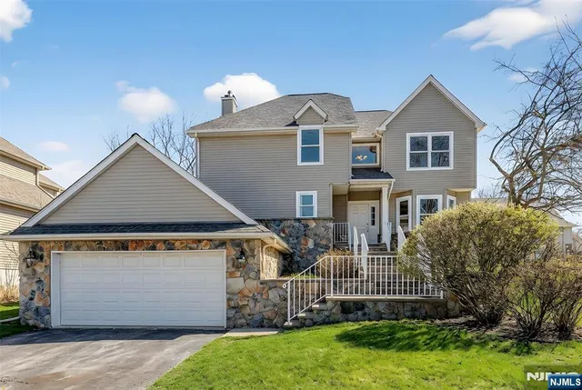 $624,900 | 5 Witherwood Drive, Hamburg, NJ 07419