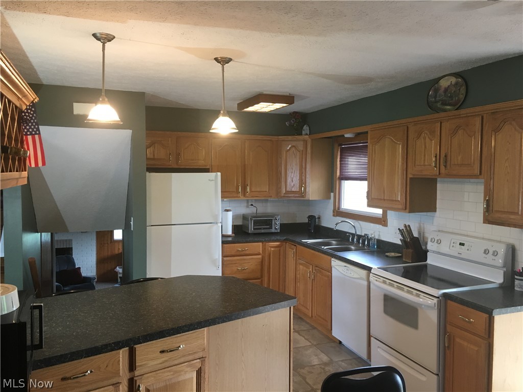 6352 Weaver Road Conneaut, OH 44030 - Photo 3 of 27 Gallery Image 3