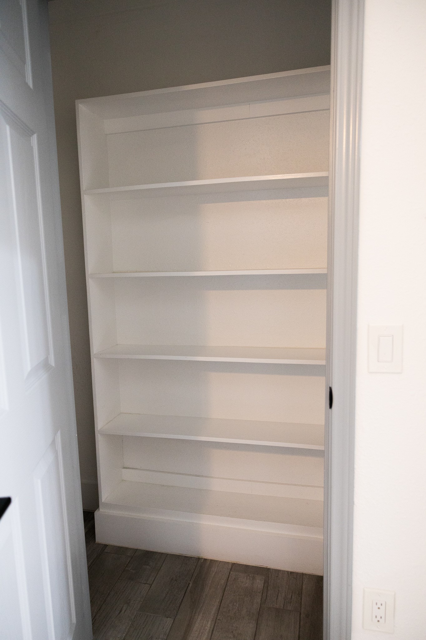 10463 Alcott Drive, Unit B Houston, TX 77043 - Photo 6 of 11 a view of walk in closet with empty racks