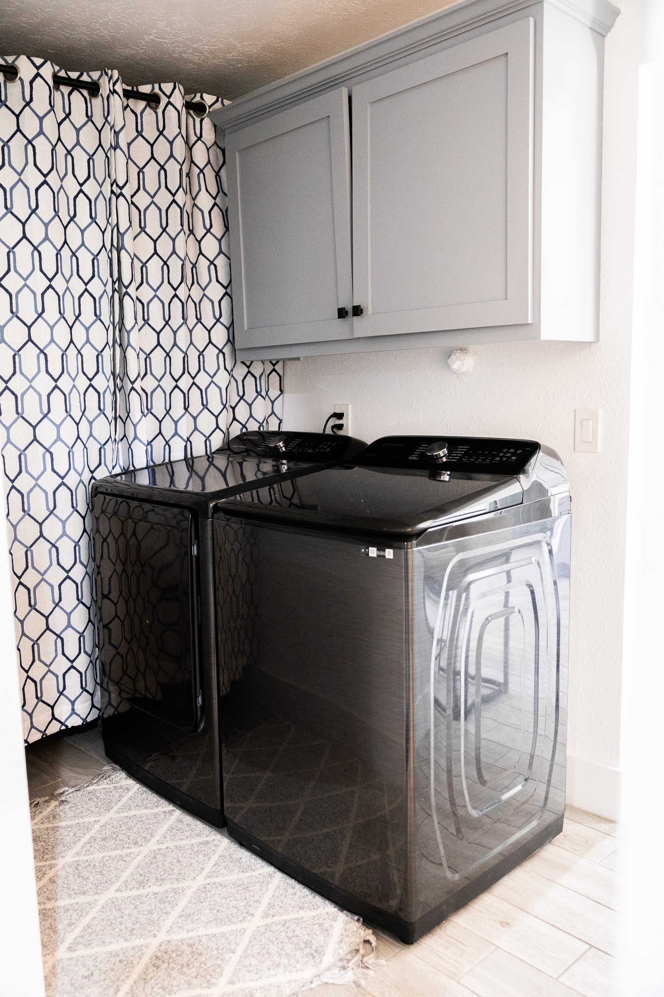 10463 Alcott Drive, Unit B Houston, TX 77043 - Photo 10 of 11 a close view of utility stove