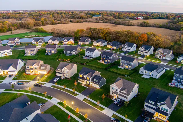 $529,900 | 3547 Doral Drive, Elgin, IL 60124