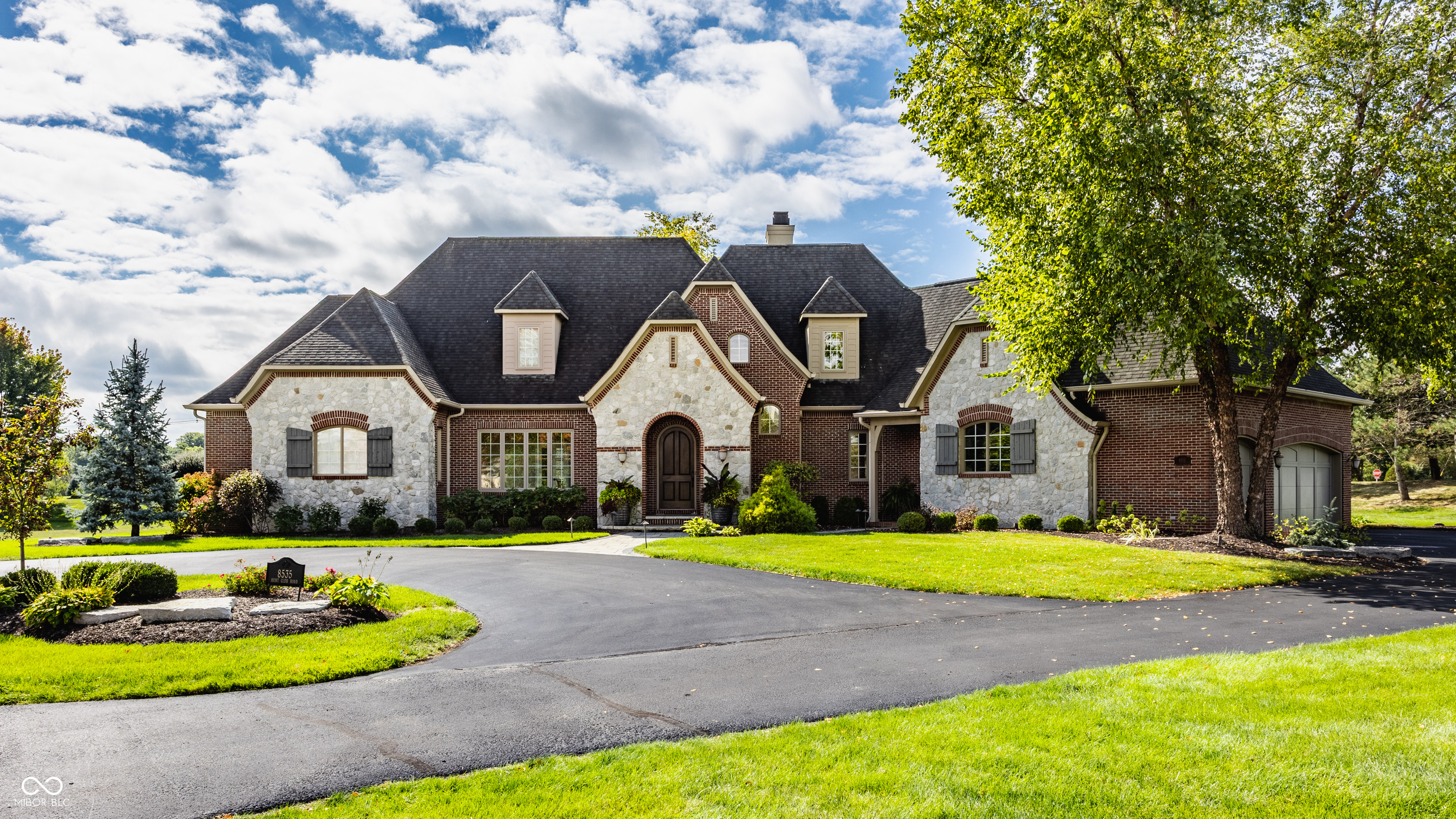 8535 Hunt Club Road Zionsville, IN 46077 - Photo 2 of 63