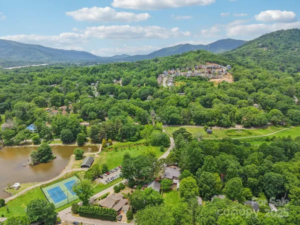 an aerial view of a houses with outdoor space and lake view