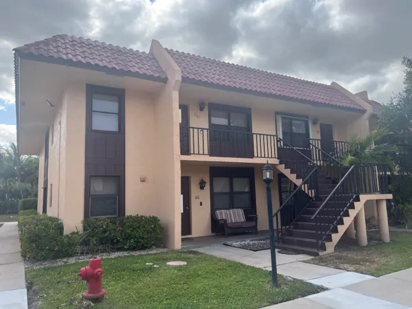$1,950 | 5975 Forest Hill Boulevard, Unit 201, West Palm Beach, FL 33415
