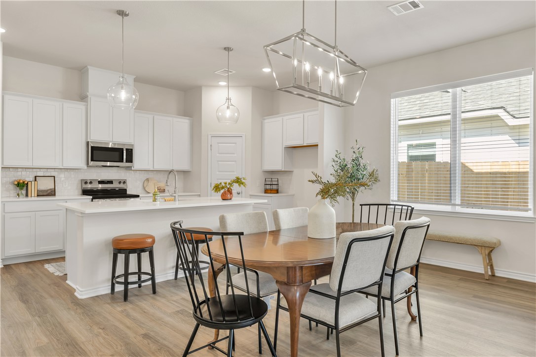 3520 Pointe Du Hoc Drive Bryan, TX 77808 - Photo 13 of 40 Dining area