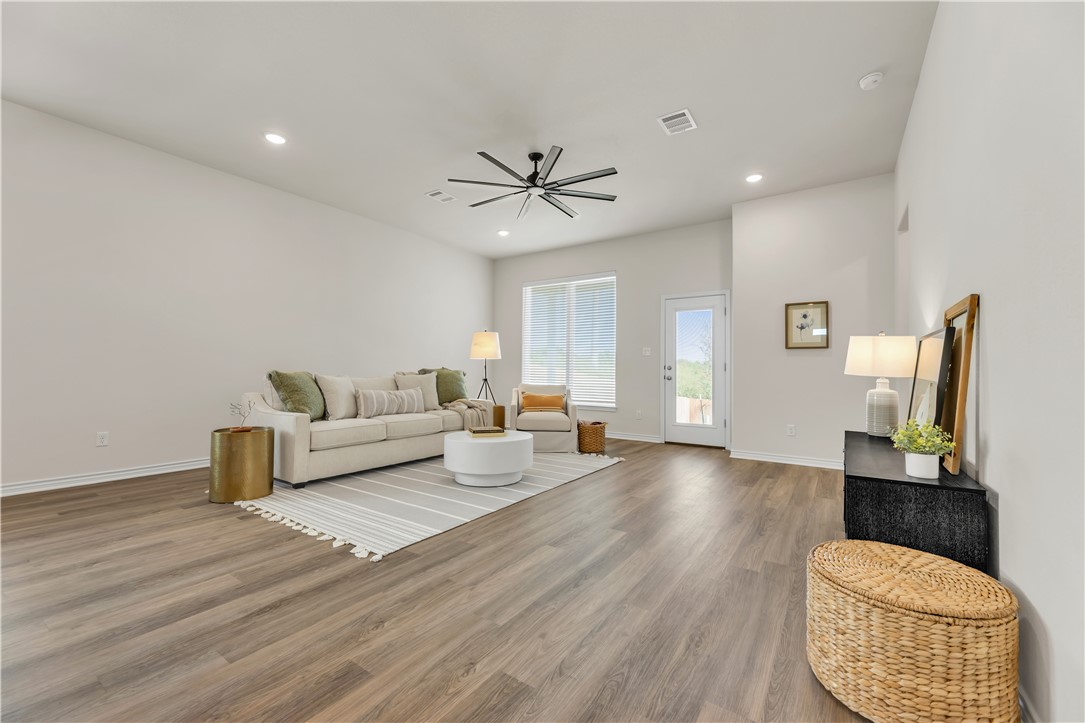 3520 Pointe Du Hoc Drive Bryan, TX 77808 - Photo 16 of 40 Large living area