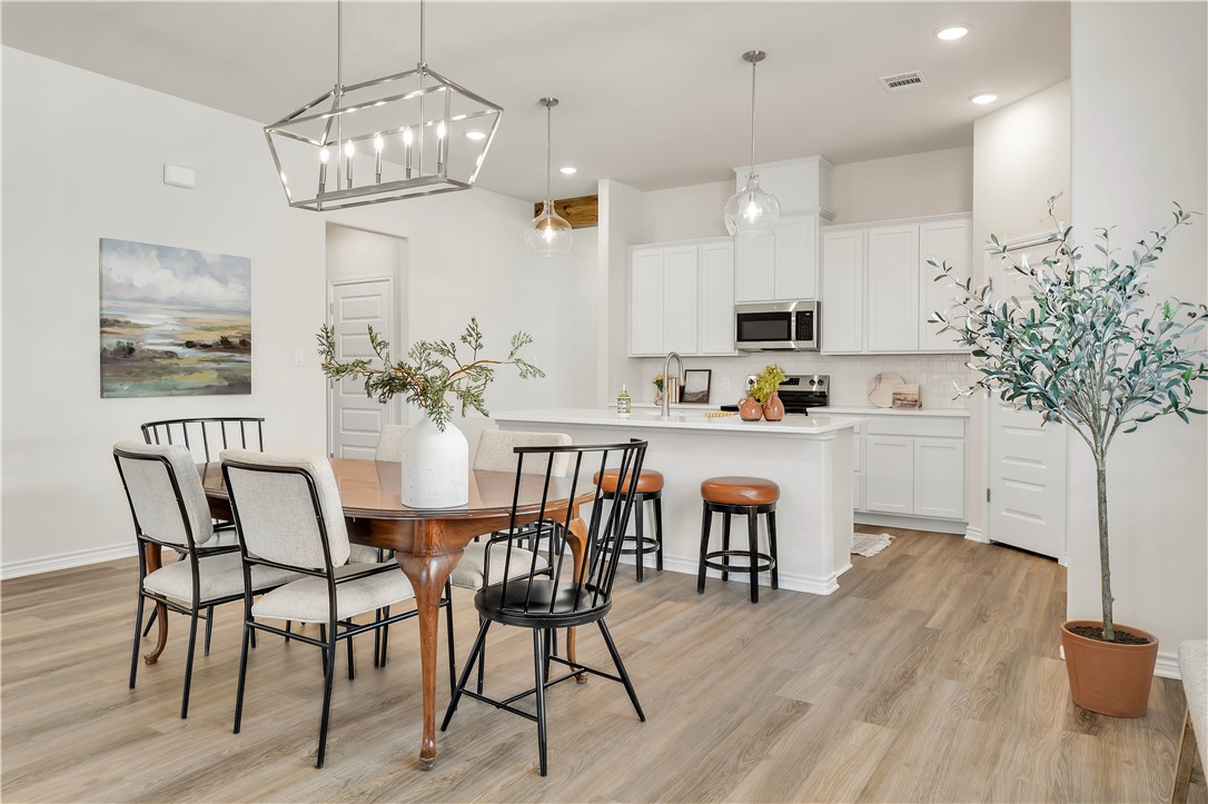 3520 Pointe Du Hoc Drive Bryan, TX 77808 - Photo 24 of 40 Living