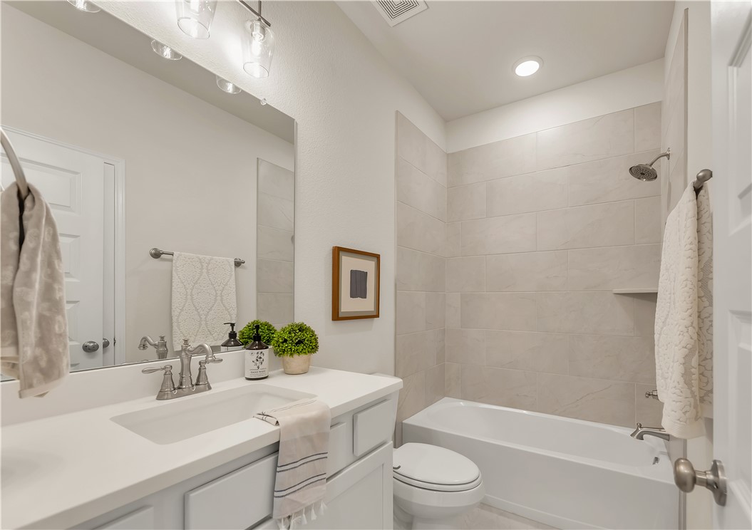 3520 Pointe Du Hoc Drive Bryan, TX 77808 - Photo 33 of 40 Secondary bathroom