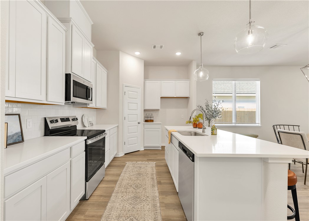 3520 Pointe Du Hoc Drive Bryan, TX 77808 - Photo 7 of 40 Kitchen