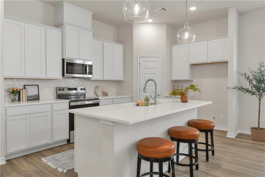3520 Pointe Du Hoc Drive Bryan, TX 77808 - Photo 10 of 40 Kitchen