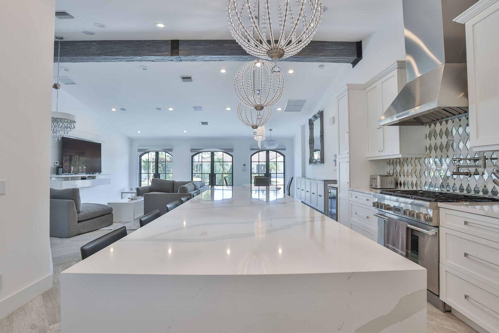 713 Forsyth Street Boca Raton, FL 33487 - Photo 10 of 39 Kitchen