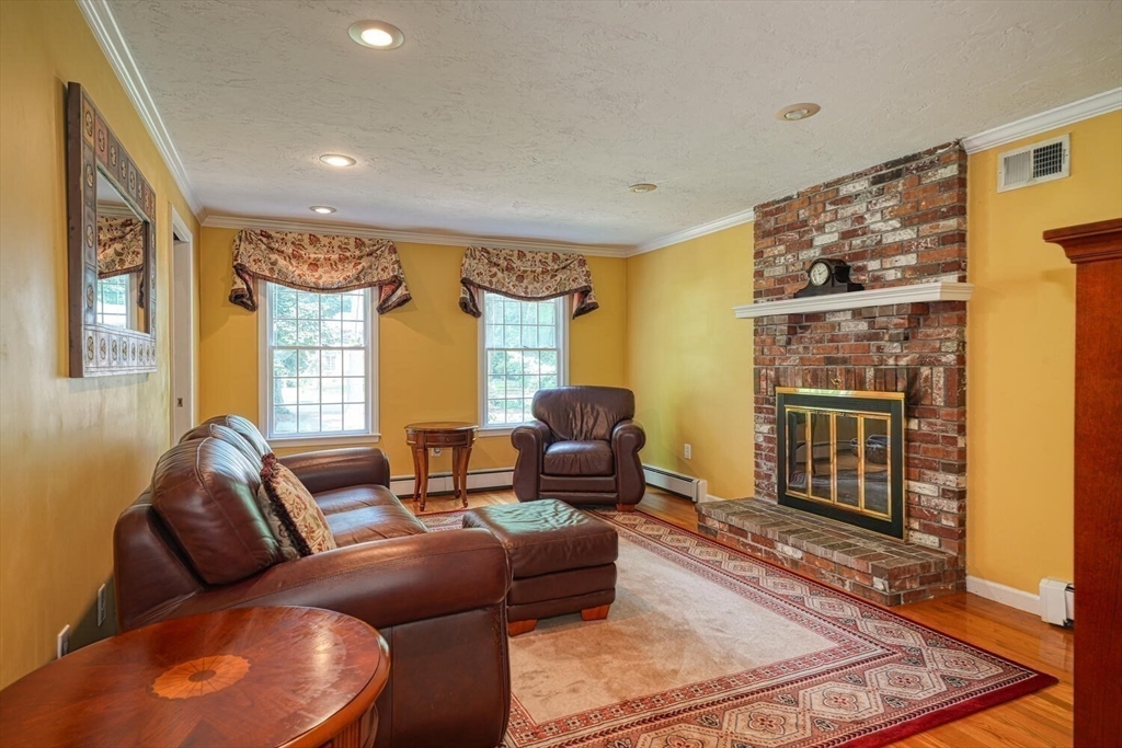 13 Pheasanthill Road Norfolk, MA 02056 - Photo 8 of 32 Gallery Image 8