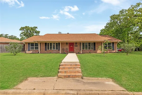$379,900 | 2405 Burton Drive, Bryan, TX 77802