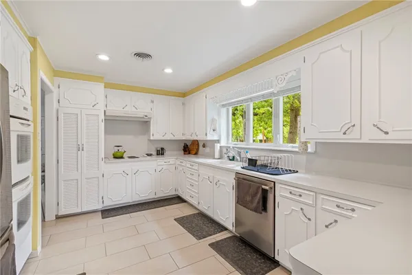 $379,900 | 2405 Burton Drive, Bryan, TX 77802