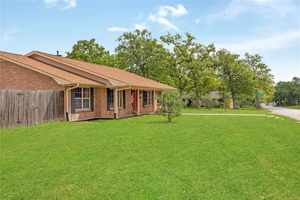 $379,900 | 2405 Burton Drive, Bryan, TX 77802