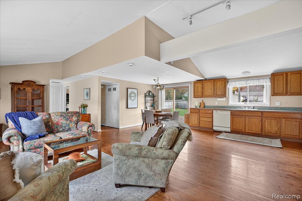 5621 Delmas Road Clarkston, MI 48348 - Photo 10 of 47