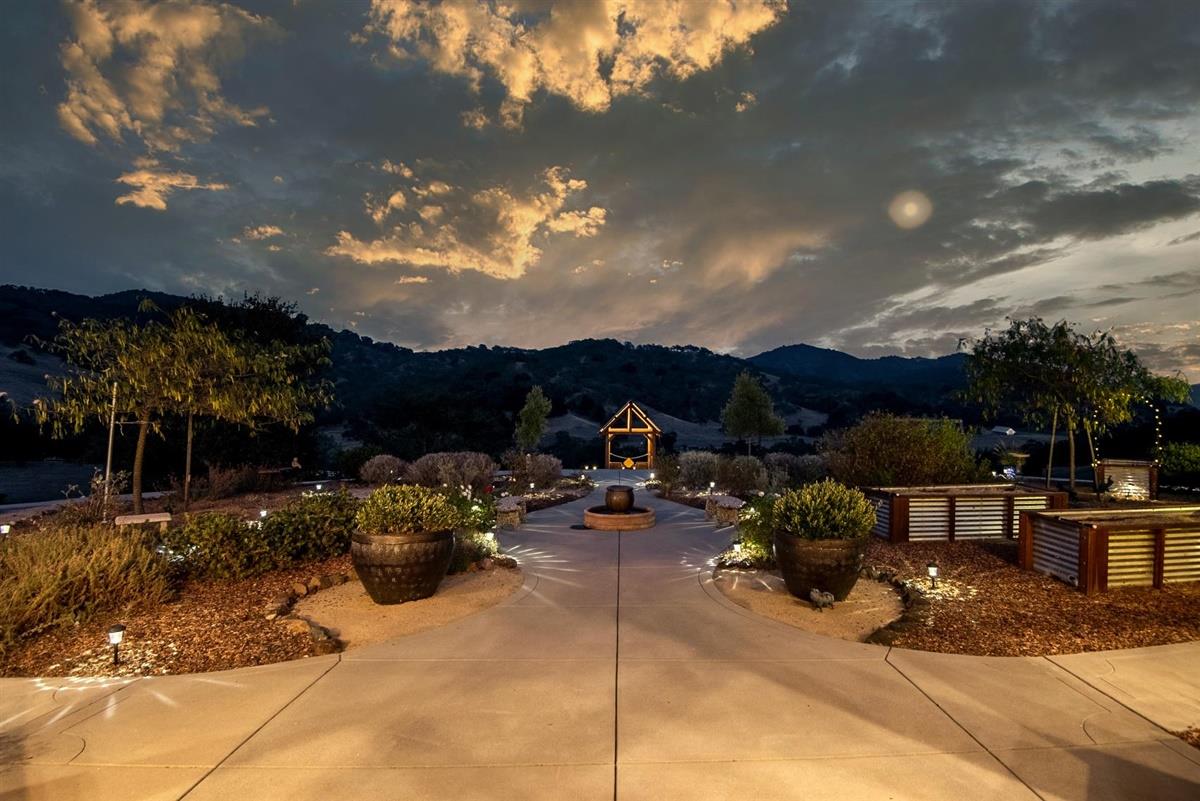 17155 Uvas Road Morgan Hill, CA 95037 - Photo 8 of 53 Gallery Image 8