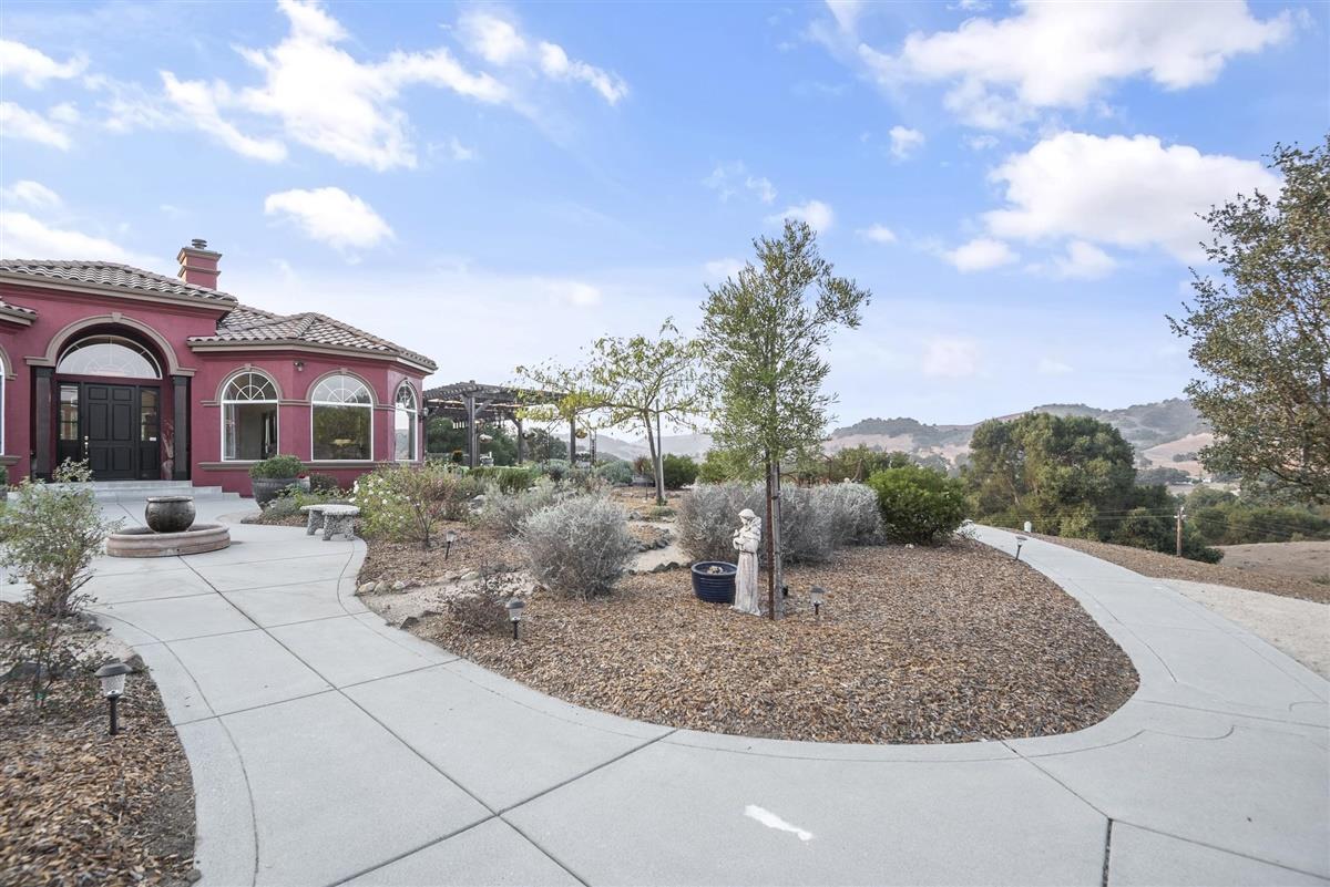 17155 Uvas Road Morgan Hill, CA 95037 - Photo 10 of 53 Gallery Image 10
