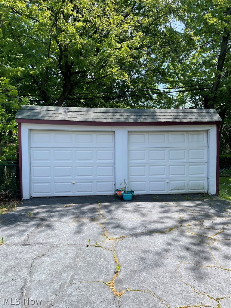 2247 Brockway Road Cleveland, OH 44118 - Photo 2 of 19