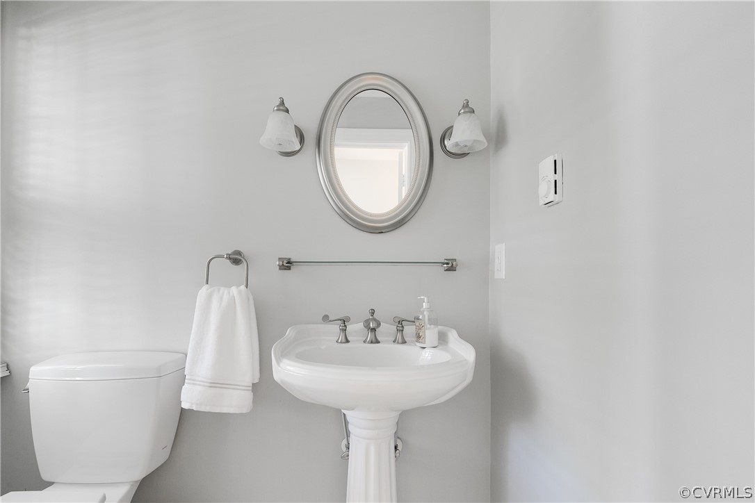 2780 East Brigstock Road Midlothian, VA 23113 - Photo 17 of 50 a bathroom with a toilet sink and mirror