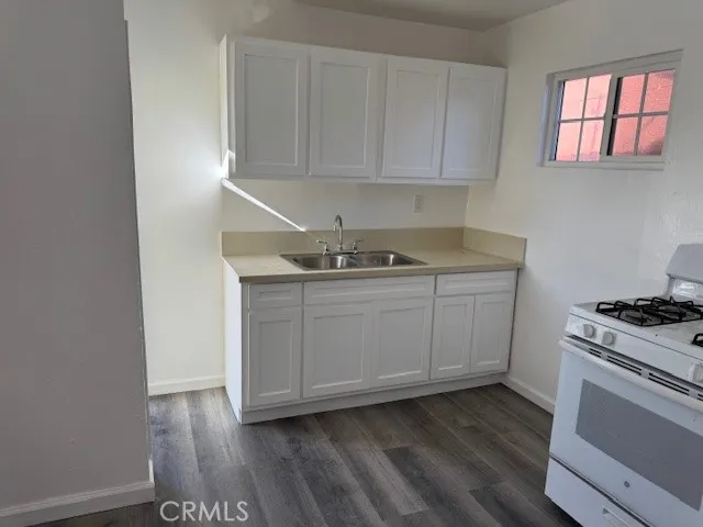 $1,700 | 1159 East 74th Street, Los Angeles, CA 90001