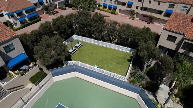 an aerial view of a tennis ground