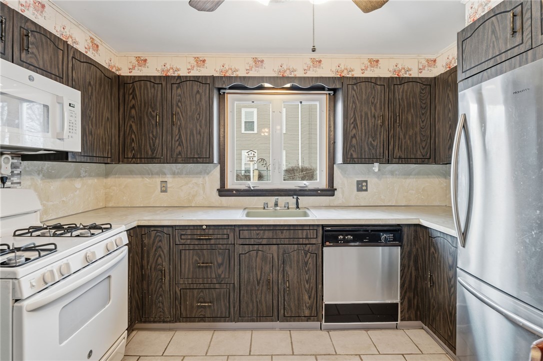 60 Stedman Avenue Pawtucket, RI 02860 - Photo 8 of 44