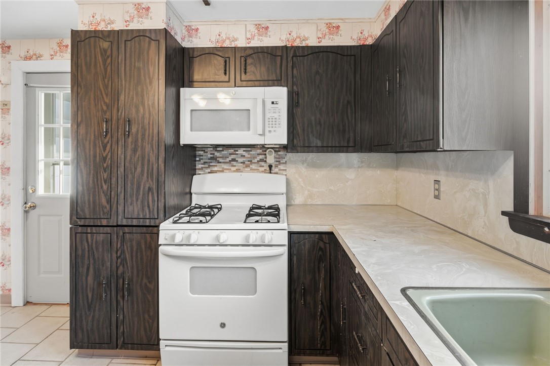 60 Stedman Avenue Pawtucket, RI 02860 - Photo 9 of 44