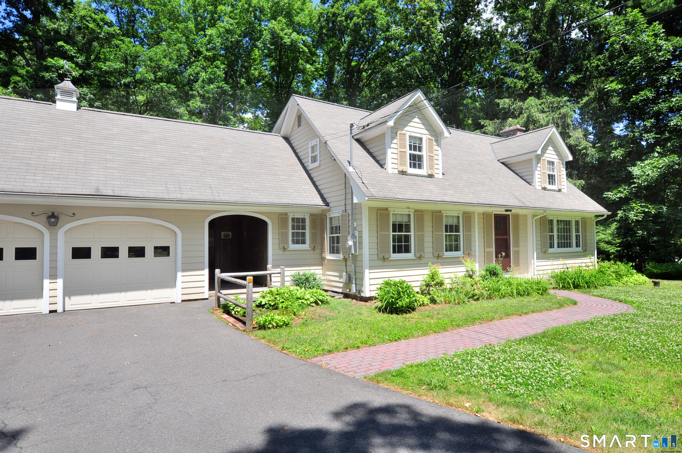220 Arch Road Avon, CT 06001 - Photo 2 of 32