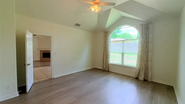 $2,000 | 1112 Walnut Bend, Brenham, TX 77833