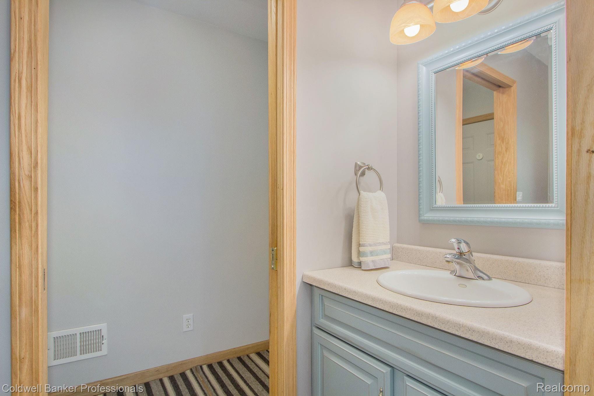 3576 Hunt Road Lapeer, MI 48446 - Photo 16 of 39 IMG_0011.jpg
