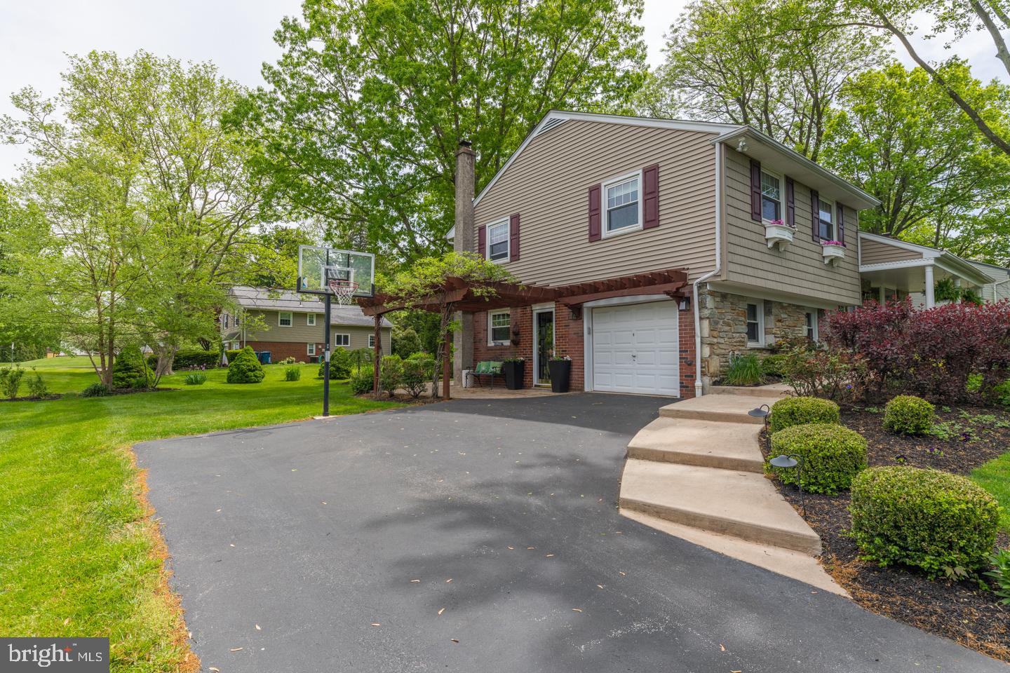 1533 Vernon Road Blue Bell, PA 19422 - Photo 2 of 31 Gallery Image 2