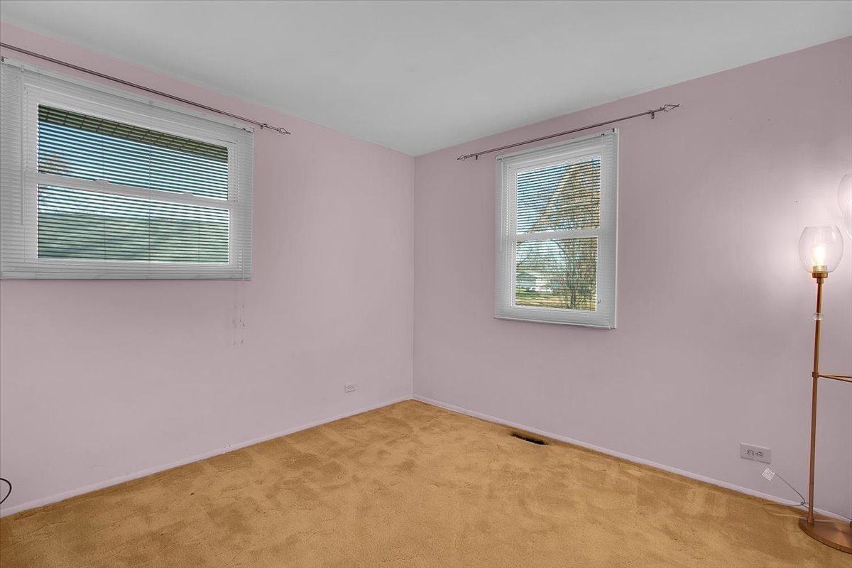 426 Thunderbird Trail Carol Stream, IL 60188 - Photo 26 of 34 an empty room with a window
