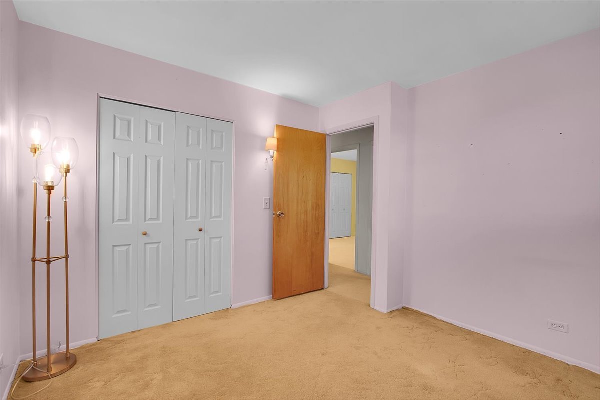 426 Thunderbird Trail Carol Stream, IL 60188 - Photo 27 of 34 a view of an empty room