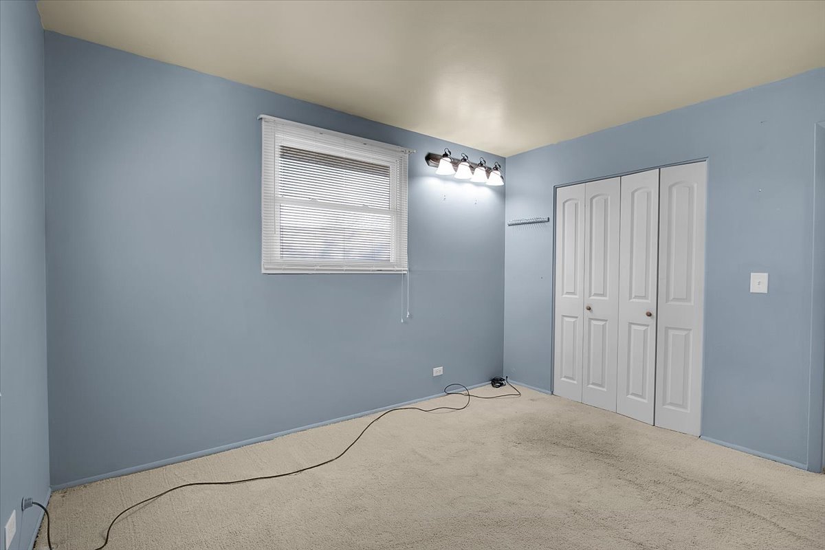 426 Thunderbird Trail Carol Stream, IL 60188 - Photo 29 of 34 a view of an empty room