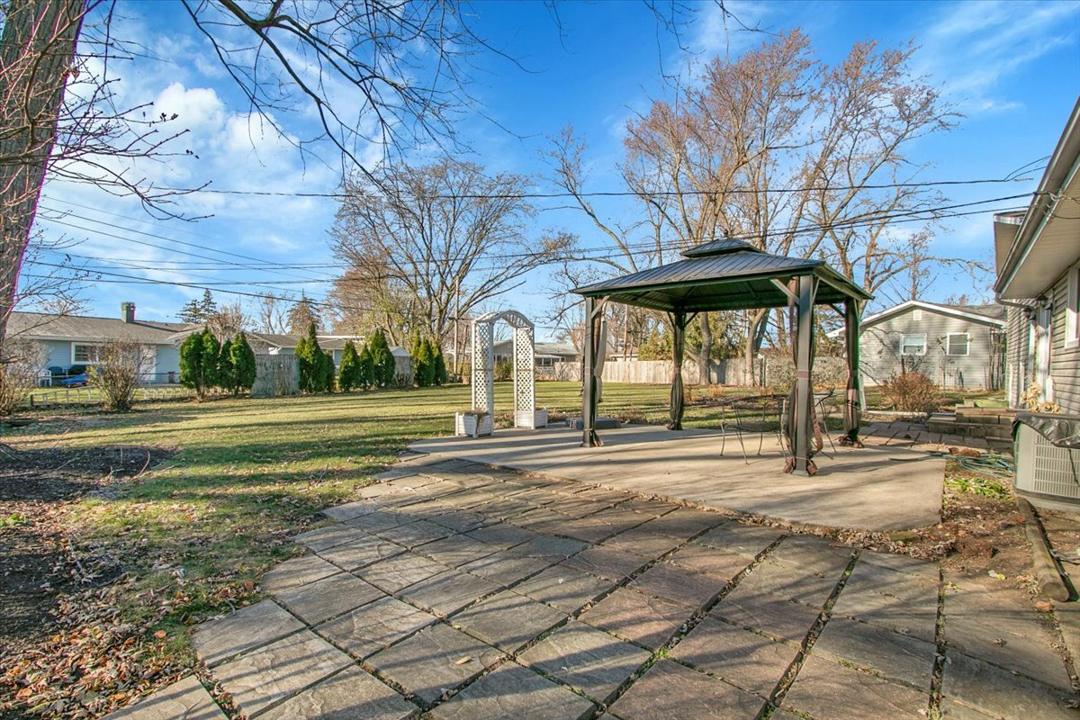 426 Thunderbird Trail Carol Stream, IL 60188 - Photo 32 of 34 a view of a park with bench