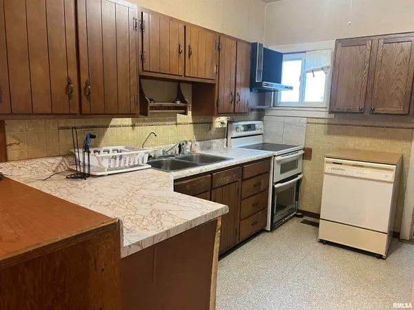 $39,900 | 109 East Laurel Street, Table Grove, IL 61482