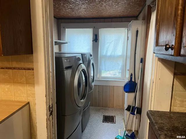 $49,900 | 109 East Laurel Street, Table Grove, IL 61482