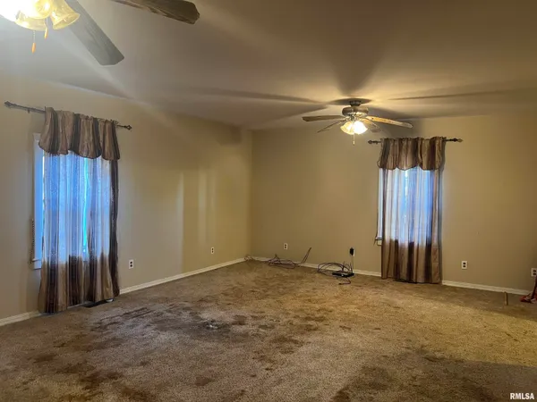 $39,900 | 109 East Laurel Street, Table Grove, IL 61482
