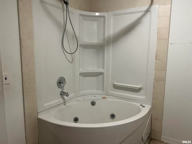 $49,900 | 109 East Laurel Street, Table Grove, IL 61482