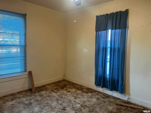 $39,900 | 109 East Laurel Street, Table Grove, IL 61482