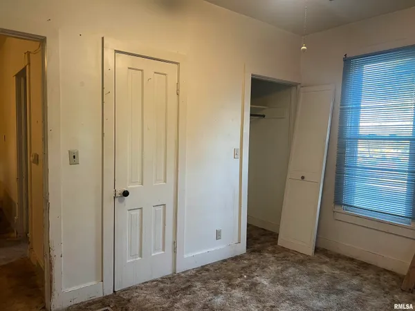 $39,900 | 109 East Laurel Street, Table Grove, IL 61482