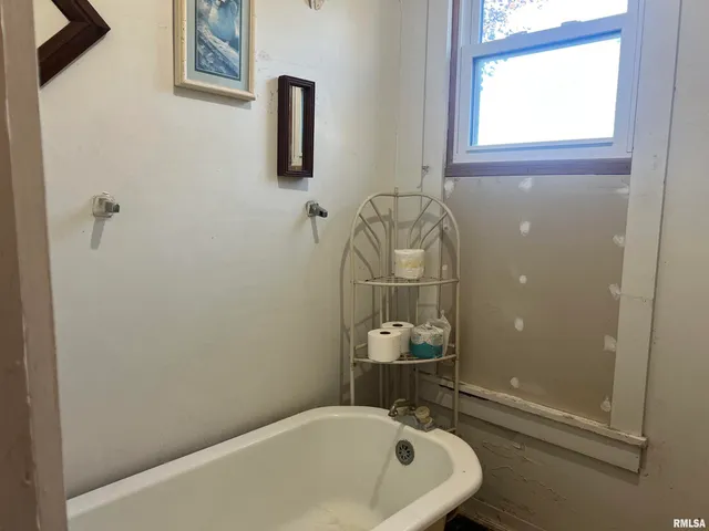 $49,900 | 109 East Laurel Street, Table Grove, IL 61482