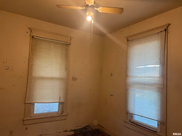 $39,900 | 109 East Laurel Street, Table Grove, IL 61482